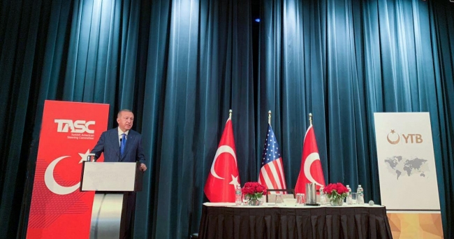 ABD’nin New York şehrinde düzenlenen Türk, Soydaş ve Müslüman Toplumuyla Buluşma Programı Cumhurbaşkanı Recep Tayyip Erdoğan’ın katılımlarıyla gerçekleşti. 